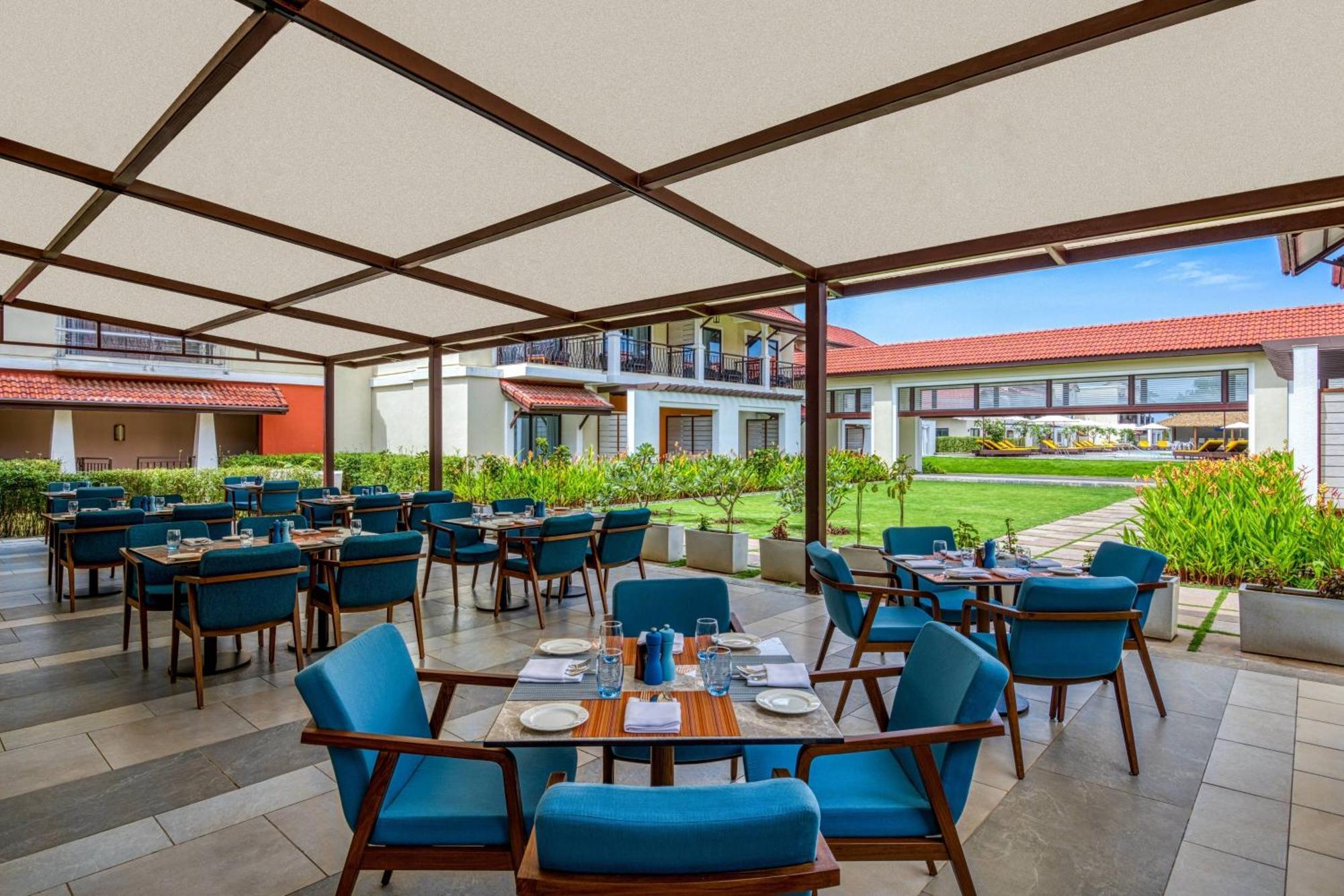 Fairfield By Marriott Goa Benaulim Hotell Exteriör bild