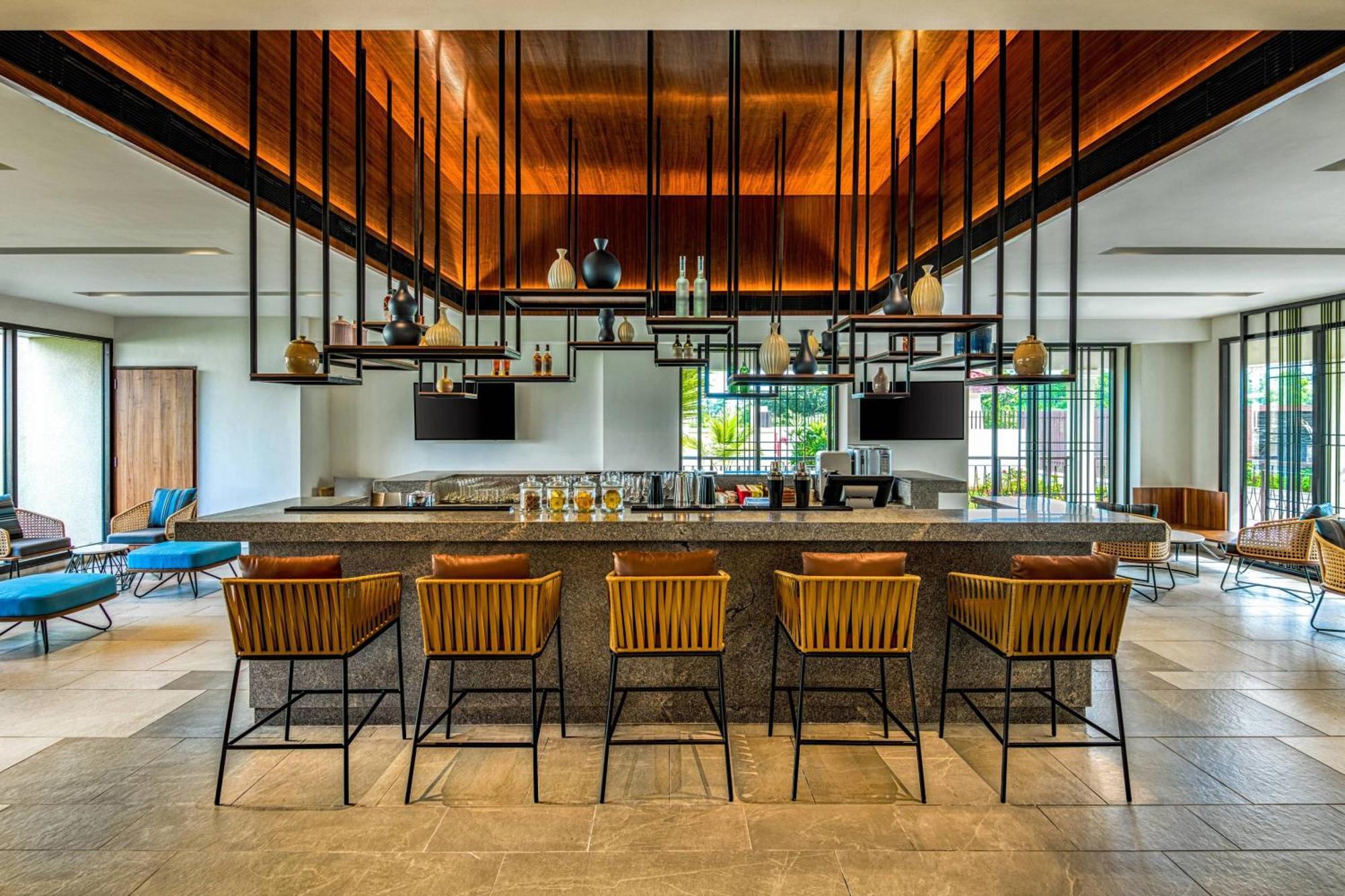 Fairfield By Marriott Goa Benaulim Hotell Exteriör bild