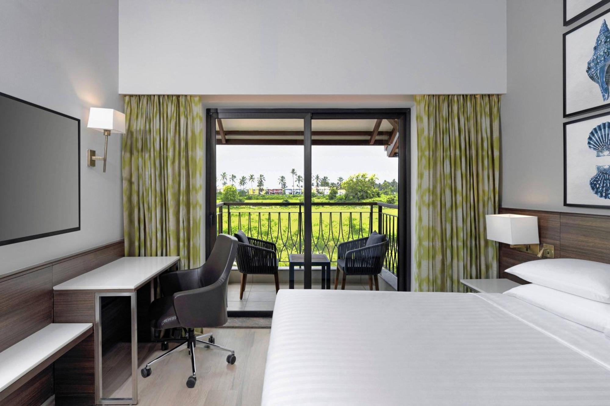 Fairfield By Marriott Goa Benaulim Hotell Exteriör bild
